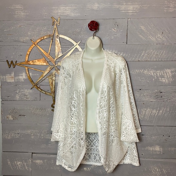 New Versona white lace shrug - Picture 1 of 6